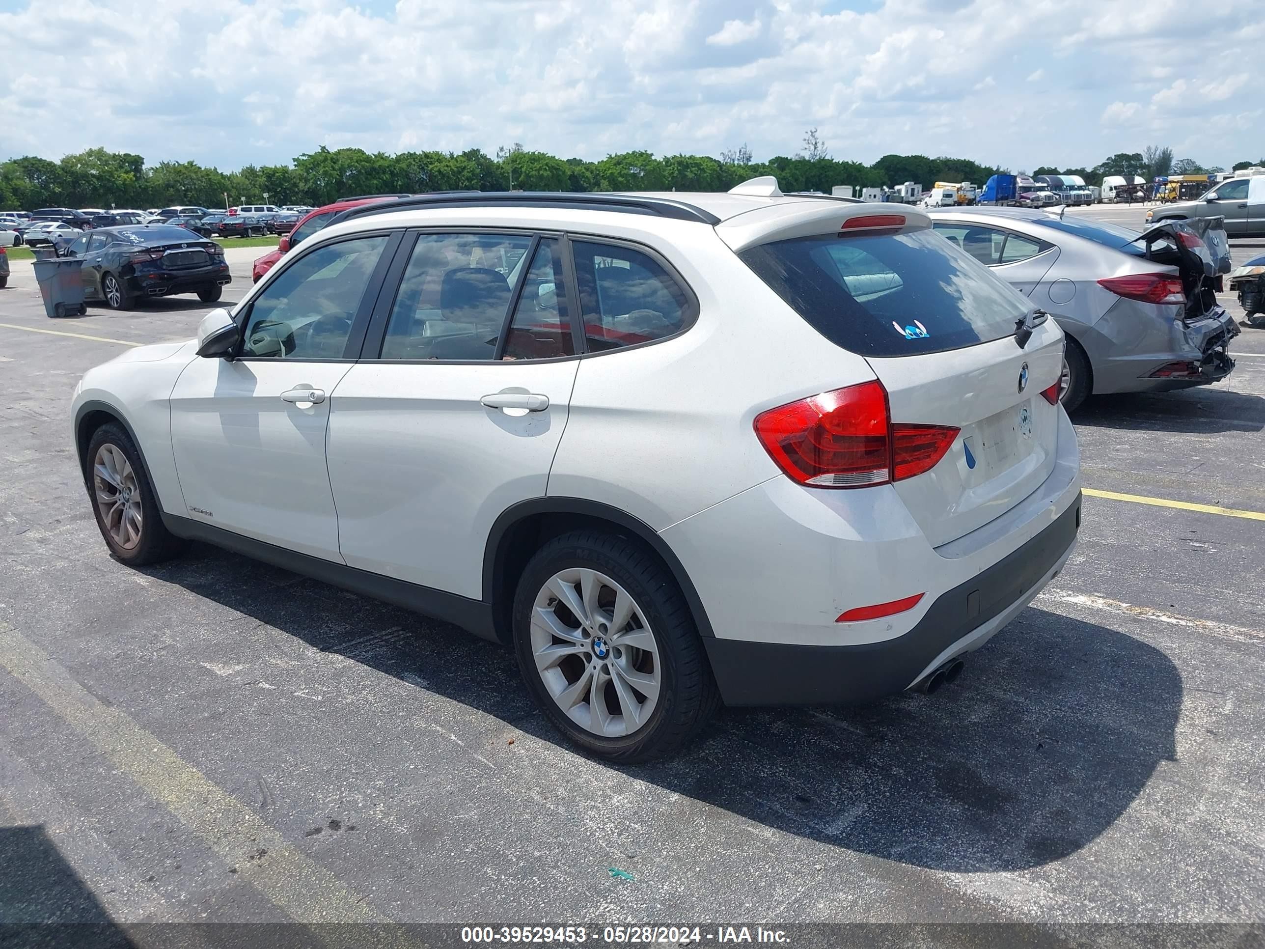 Photo 14 VIN: WBAVL1C5XDVR81891 - BMW X1 