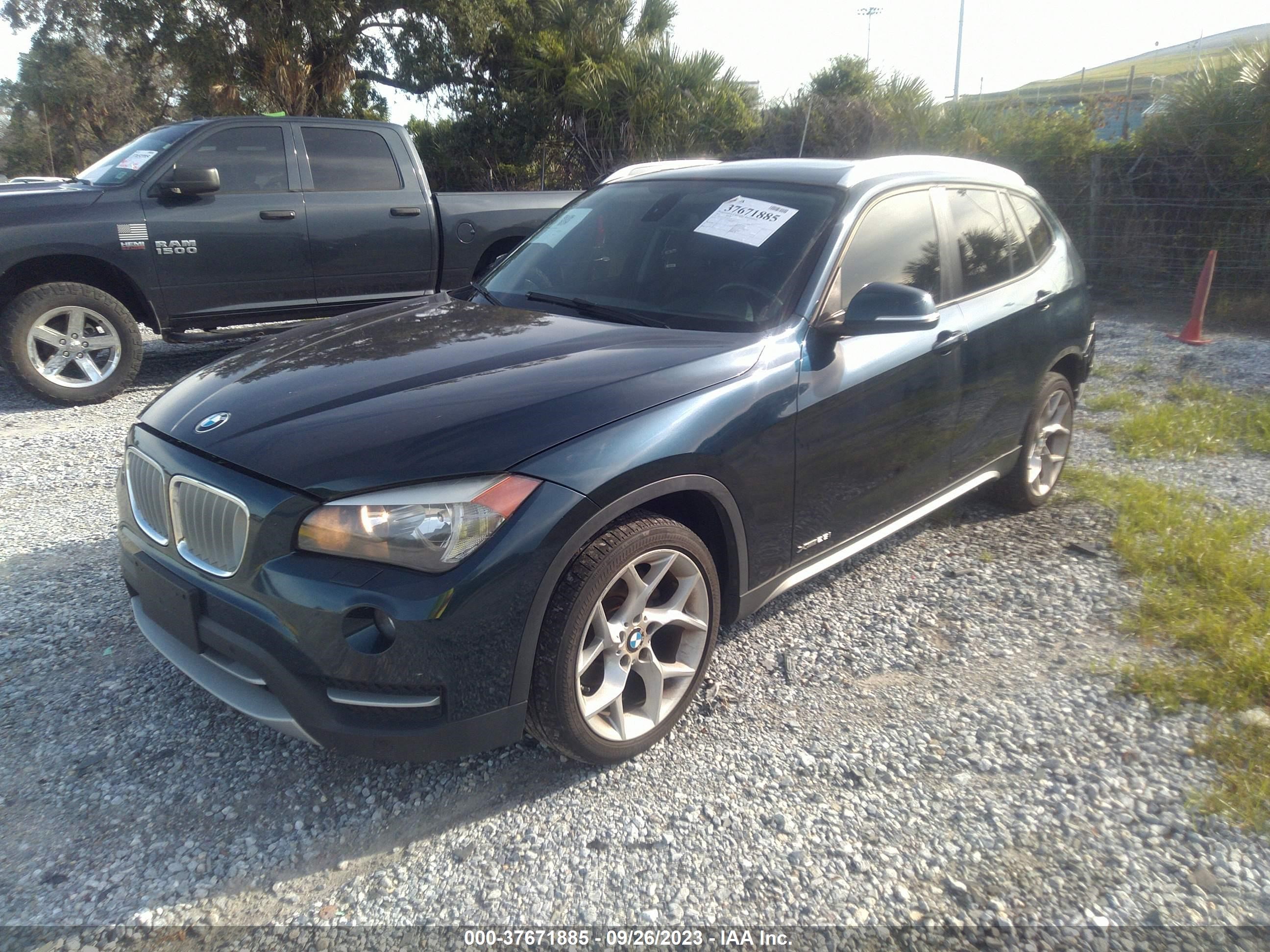 Photo 1 VIN: WBAVL1C5XEVY12732 - BMW X1 