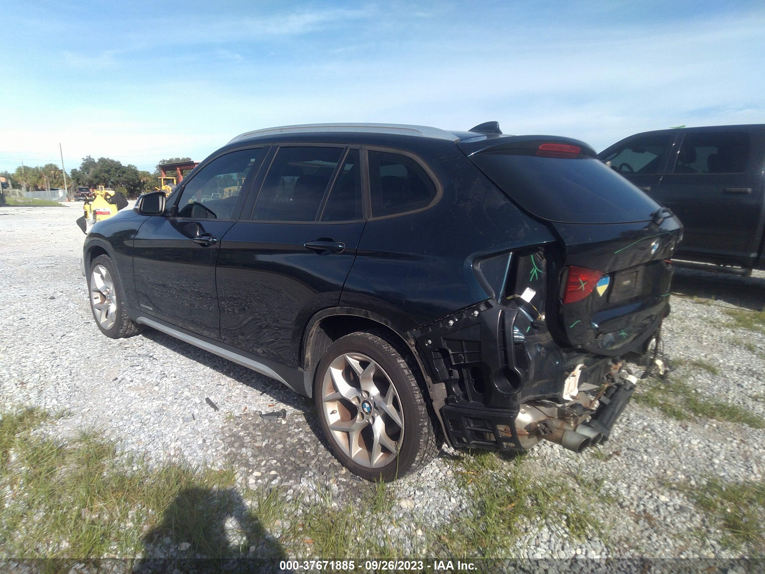 Photo 2 VIN: WBAVL1C5XEVY12732 - BMW X1 