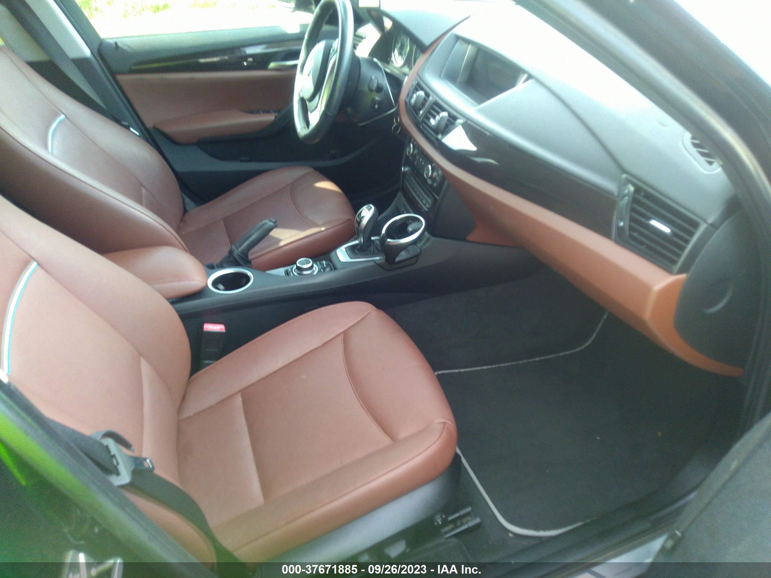 Photo 4 VIN: WBAVL1C5XEVY12732 - BMW X1 