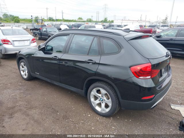 Photo 2 VIN: WBAVM1C51FV319228 - BMW X1 