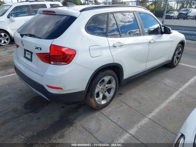 Photo 3 VIN: WBAVM1C51FV498256 - BMW X1 