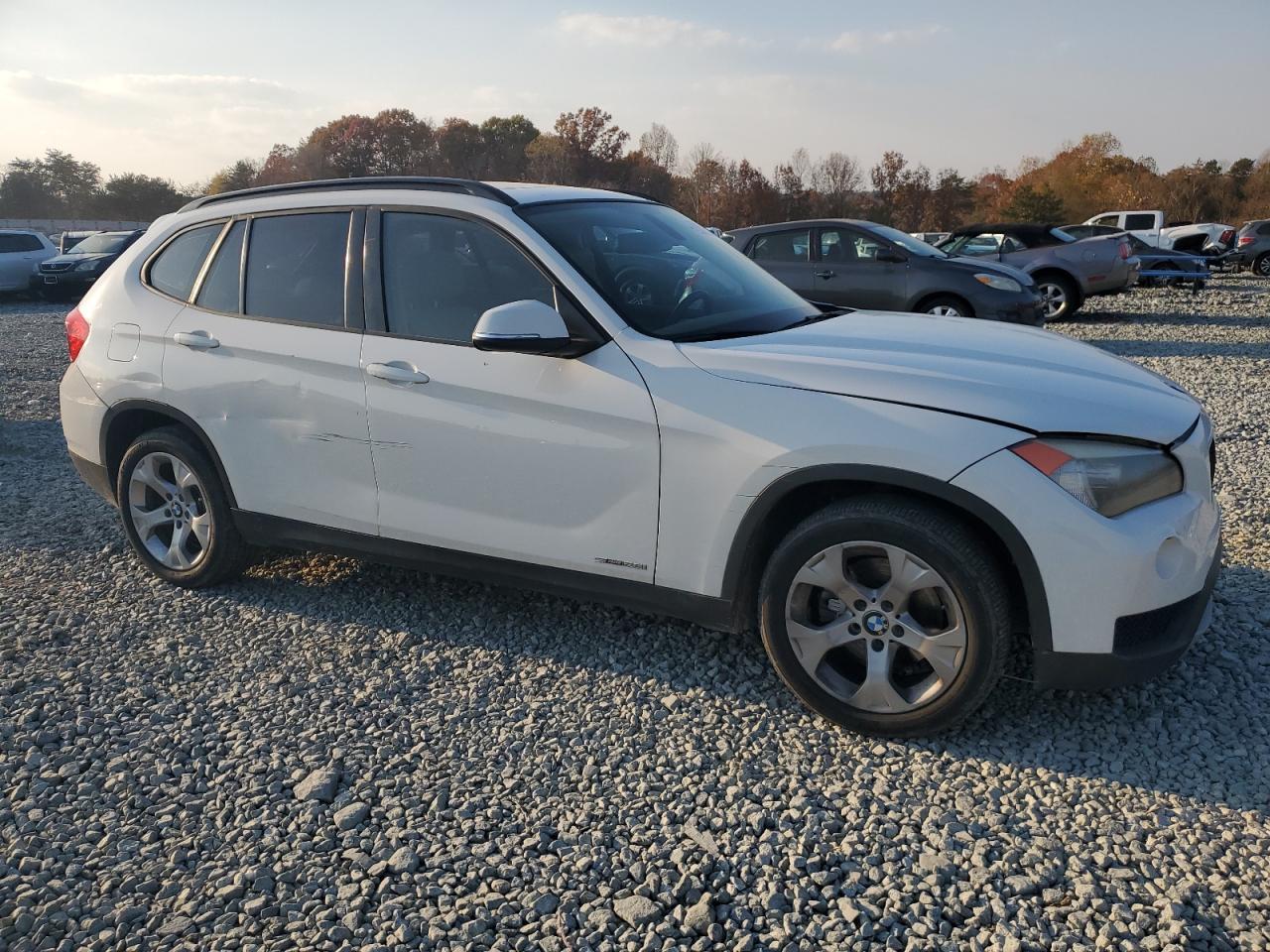 Photo 3 VIN: WBAVM1C52EVW55288 - BMW X1 