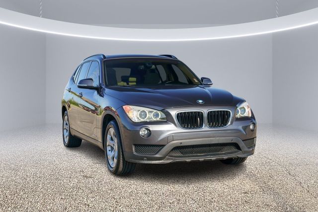 Photo 1 VIN: WBAVM1C53FV318436 - BMW X1 