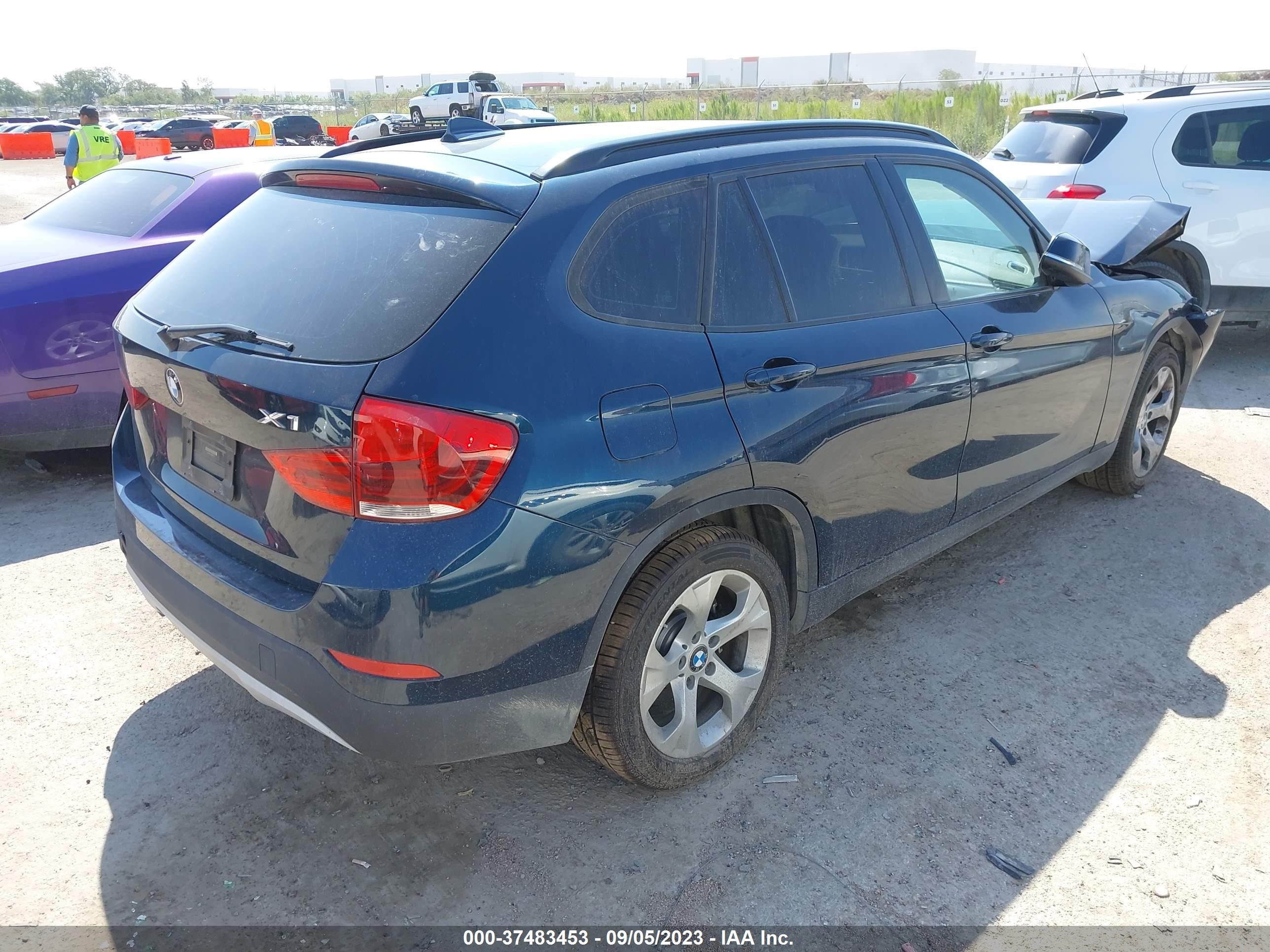 Photo 3 VIN: WBAVM1C56EVW52166 - BMW X1 