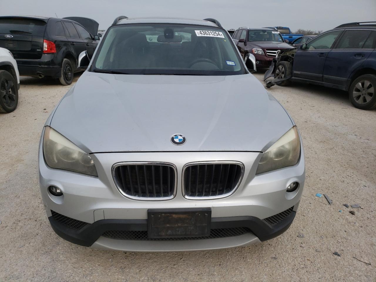 Photo 4 VIN: WBAVM1C56EVW52605 - BMW X1 