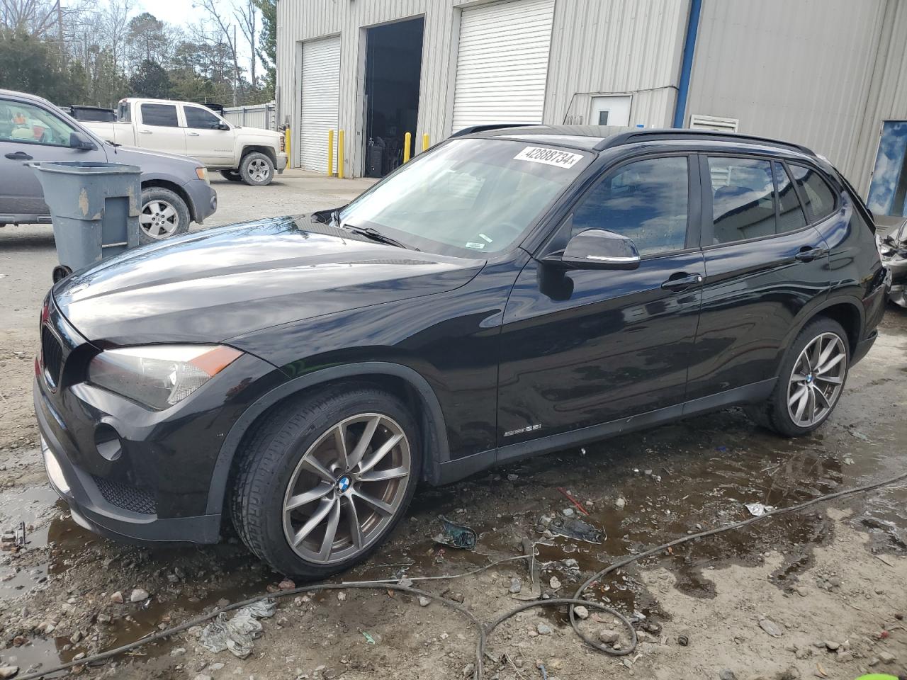 Photo 0 VIN: WBAVM1C56FV317927 - BMW X1 