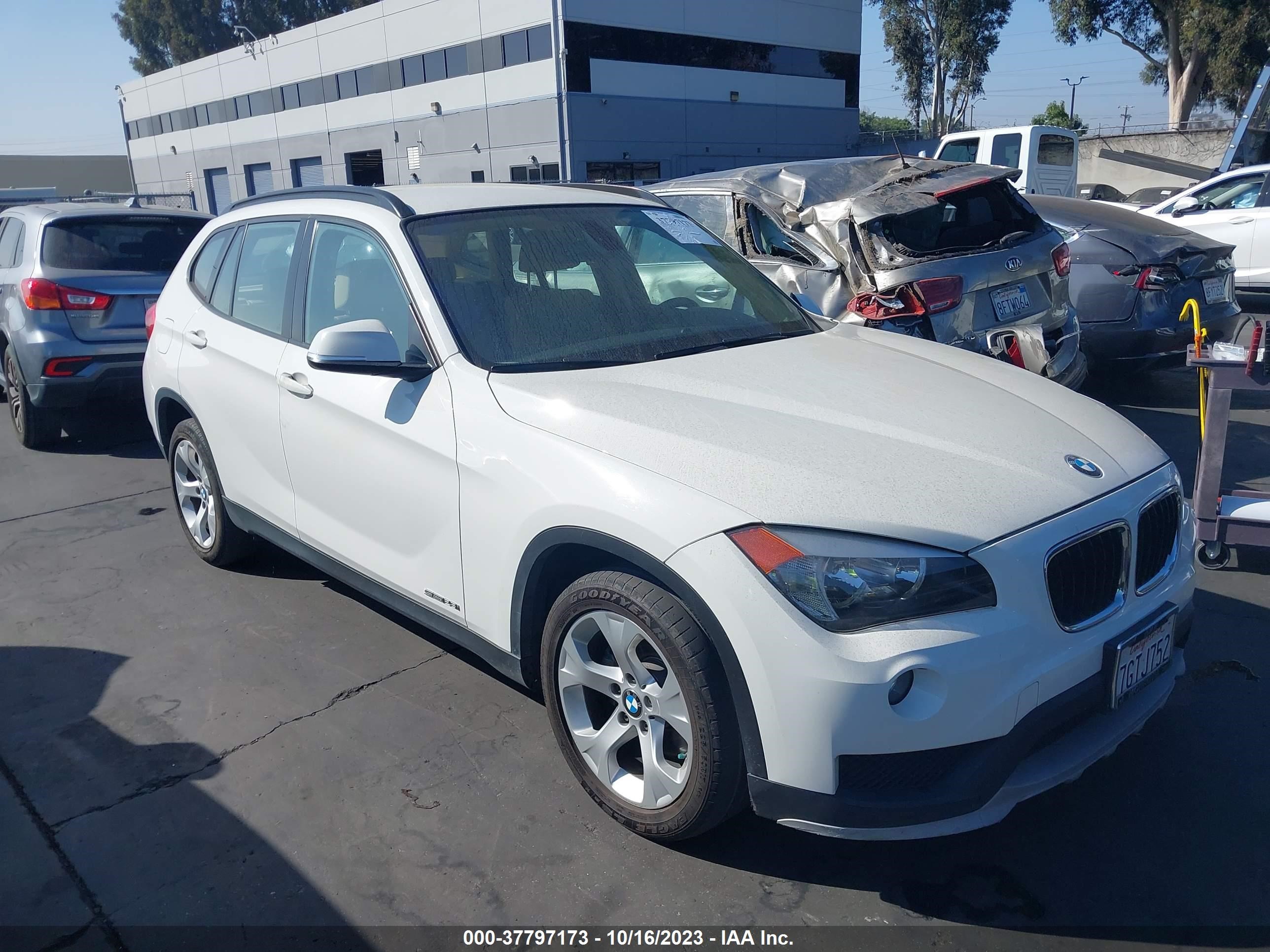 Photo 0 VIN: WBAVM1C57FV316043 - BMW X1 