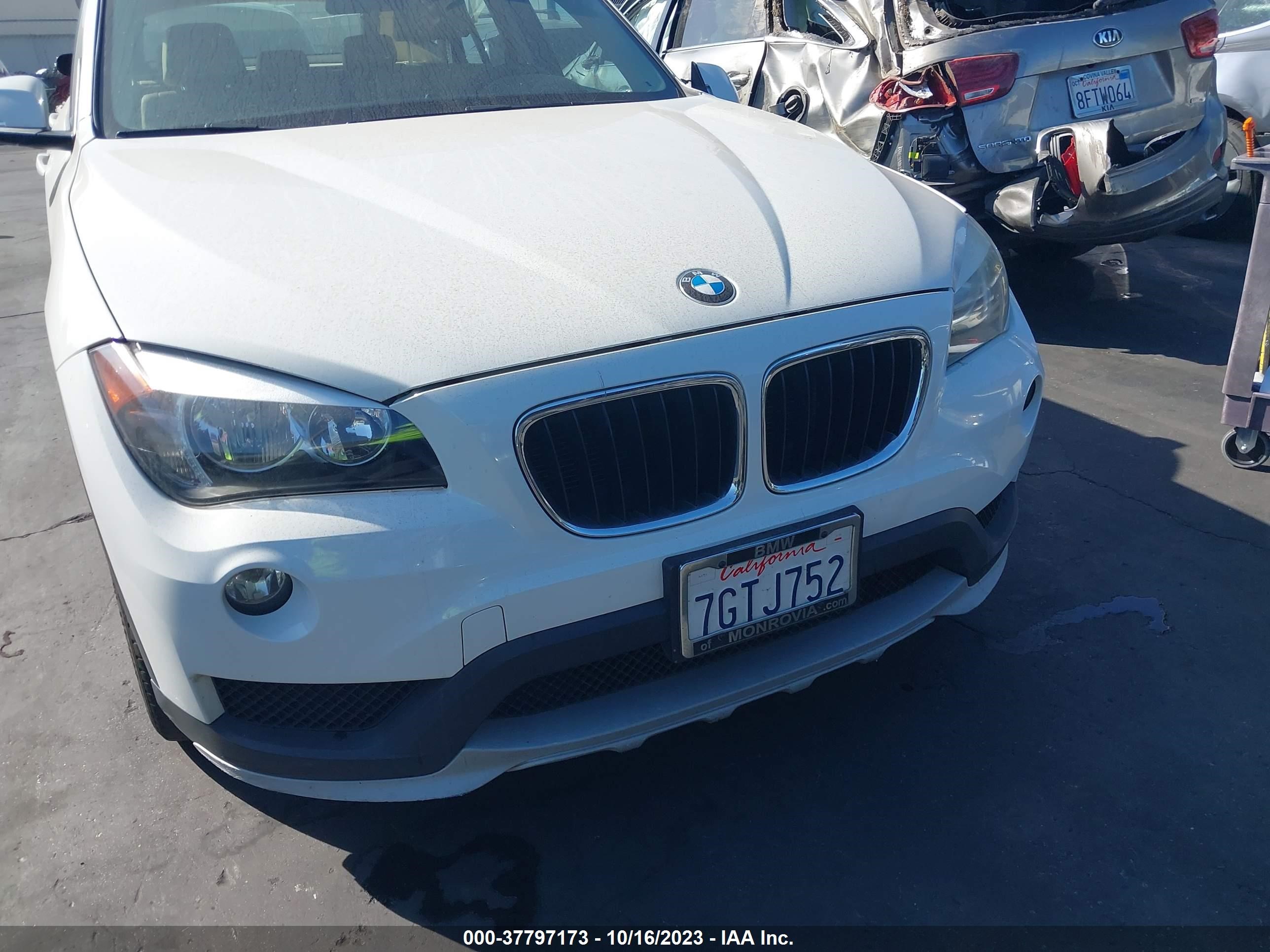 Photo 11 VIN: WBAVM1C57FV316043 - BMW X1 