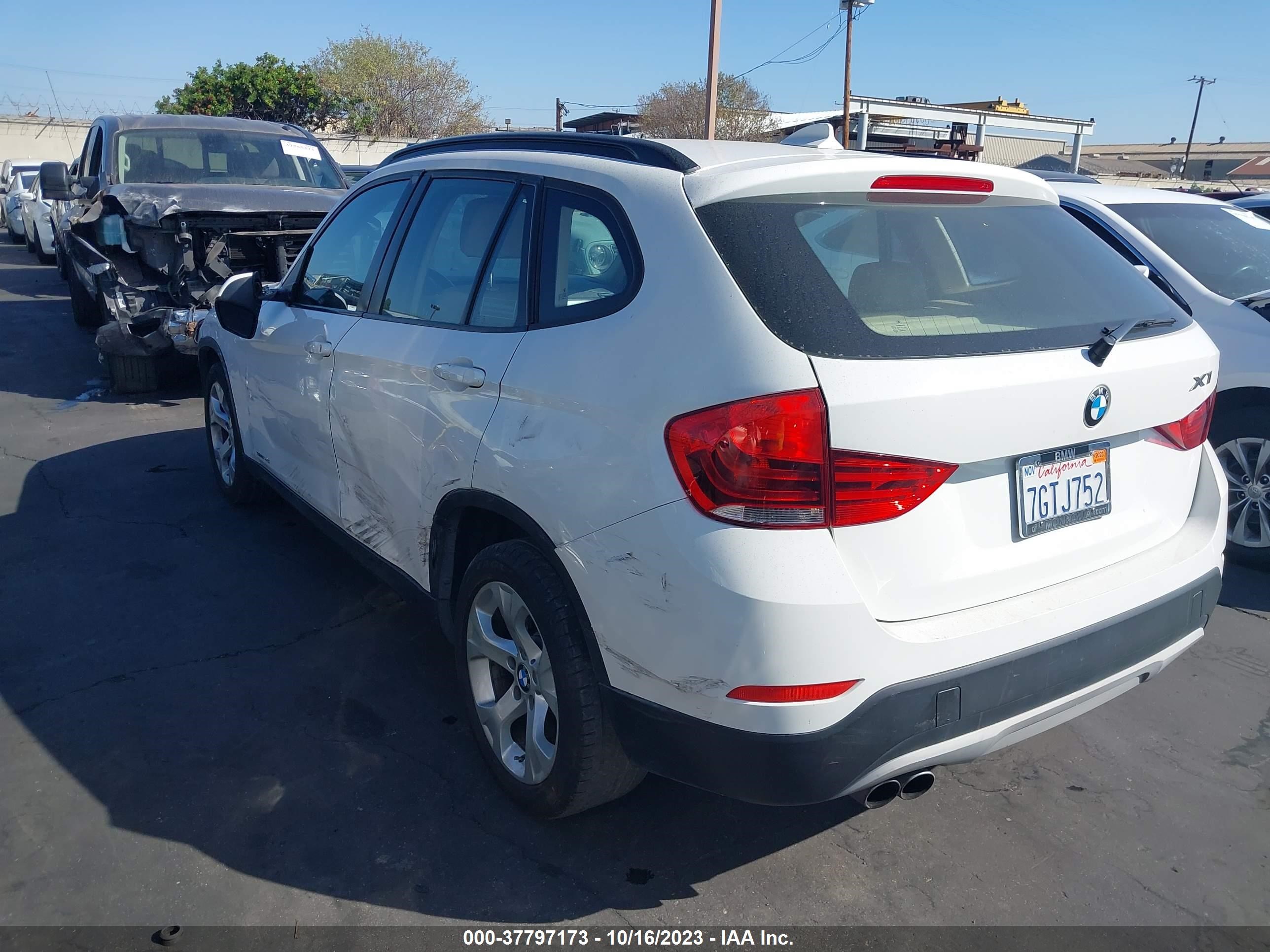 Photo 2 VIN: WBAVM1C57FV316043 - BMW X1 