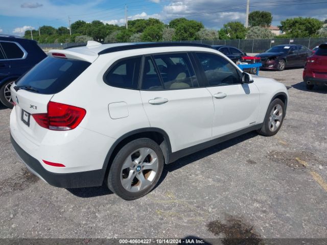 Photo 3 VIN: WBAVM1C57FV319489 - BMW X1 