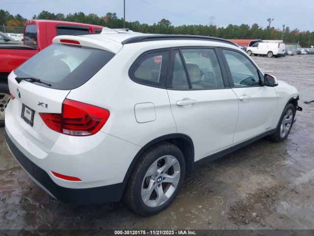 Photo 3 VIN: WBAVM1C57FV498200 - BMW X1 