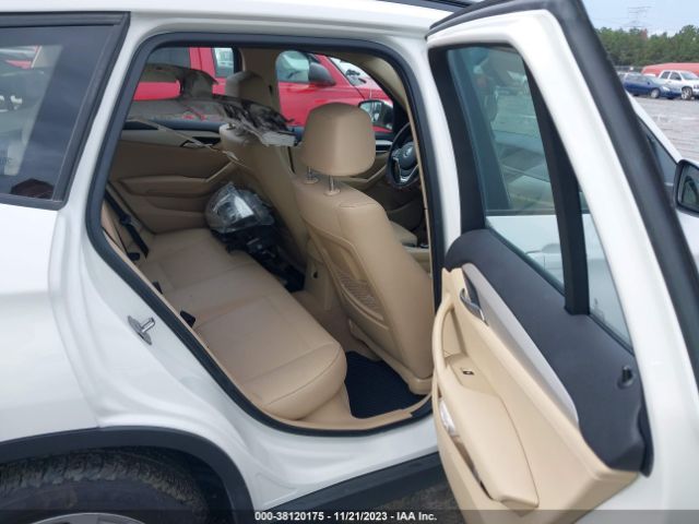 Photo 7 VIN: WBAVM1C57FV498200 - BMW X1 