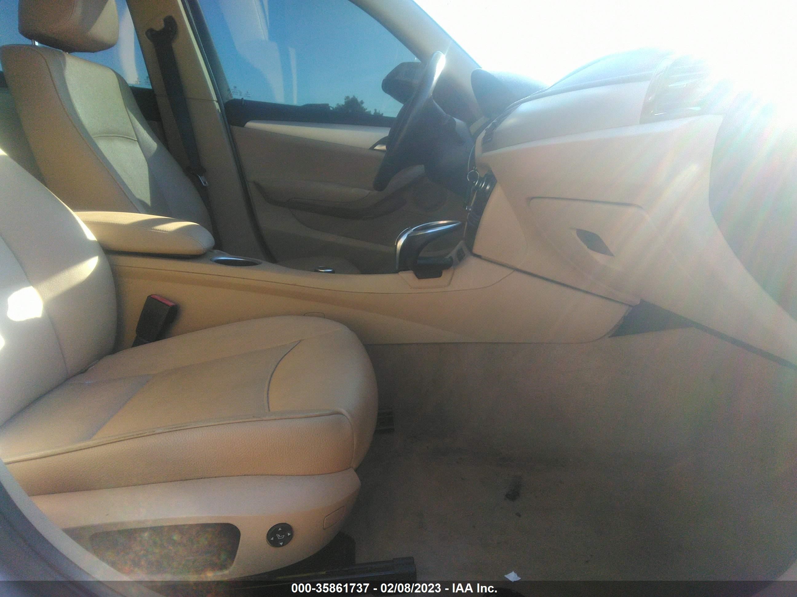 Photo 4 VIN: WBAVM1C58FV315743 - BMW X1 