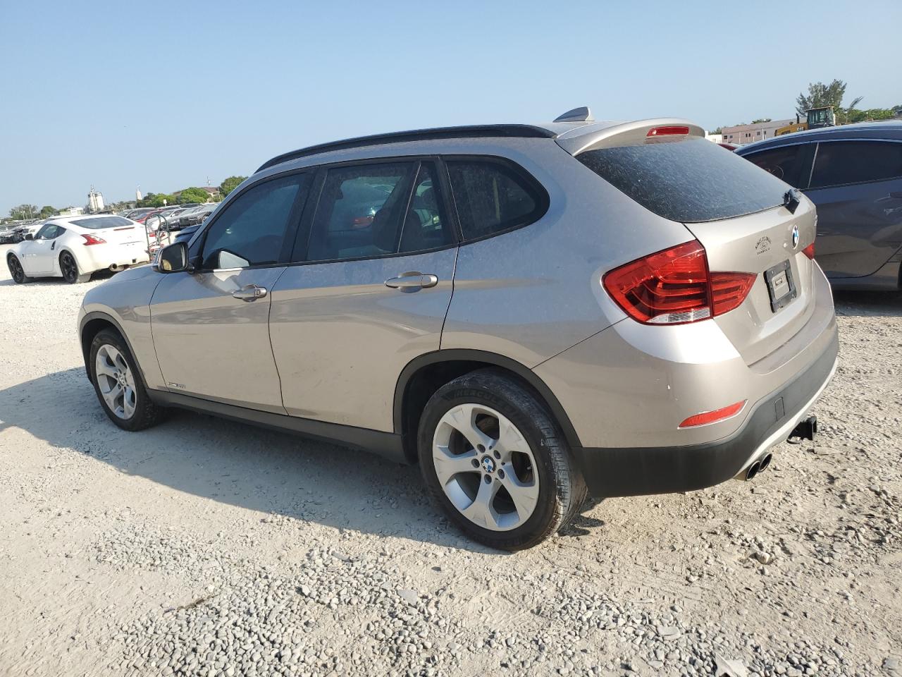 Photo 1 VIN: WBAVM1C58FV498979 - BMW X1 