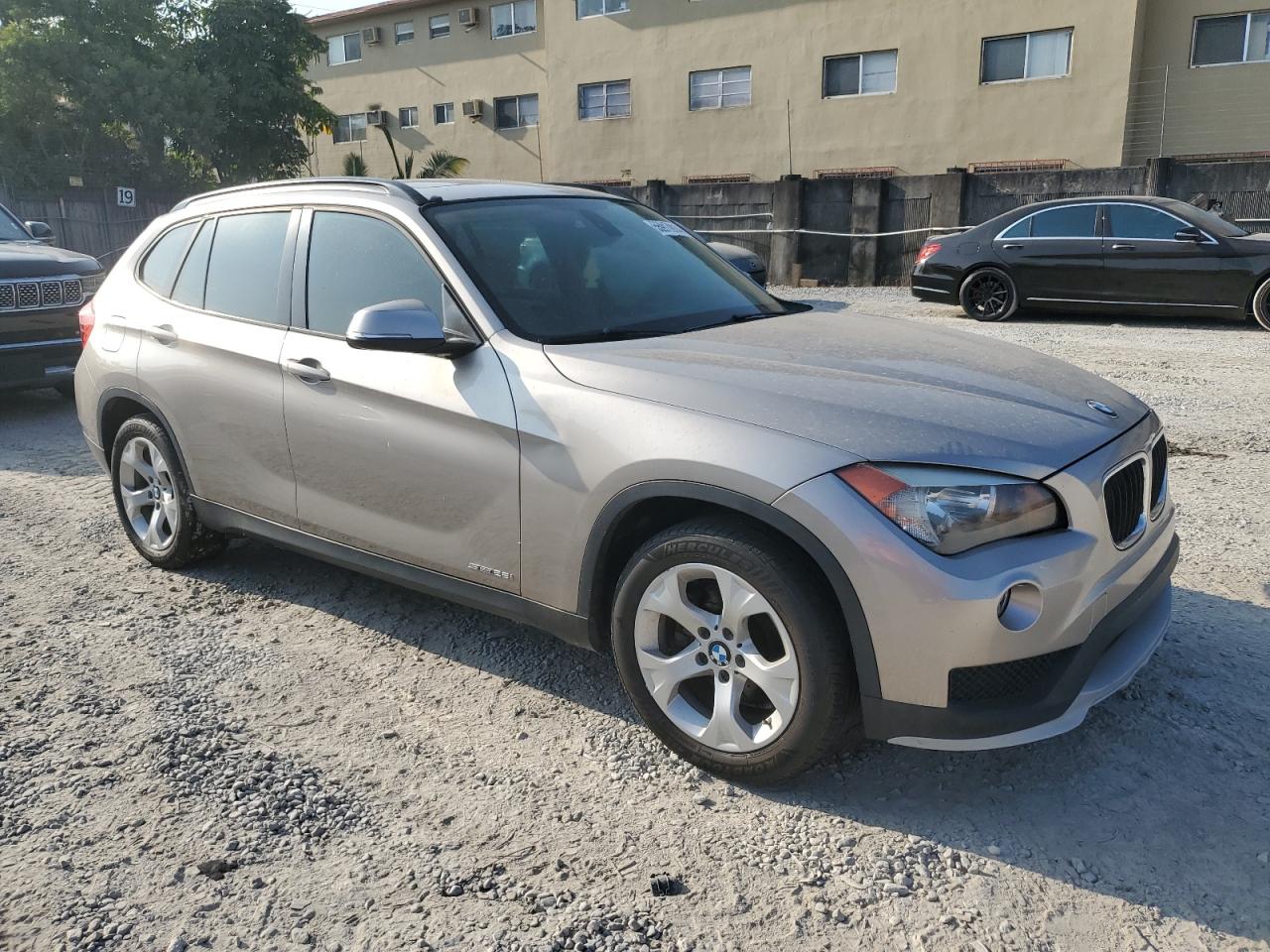 Photo 3 VIN: WBAVM1C58FV498979 - BMW X1 