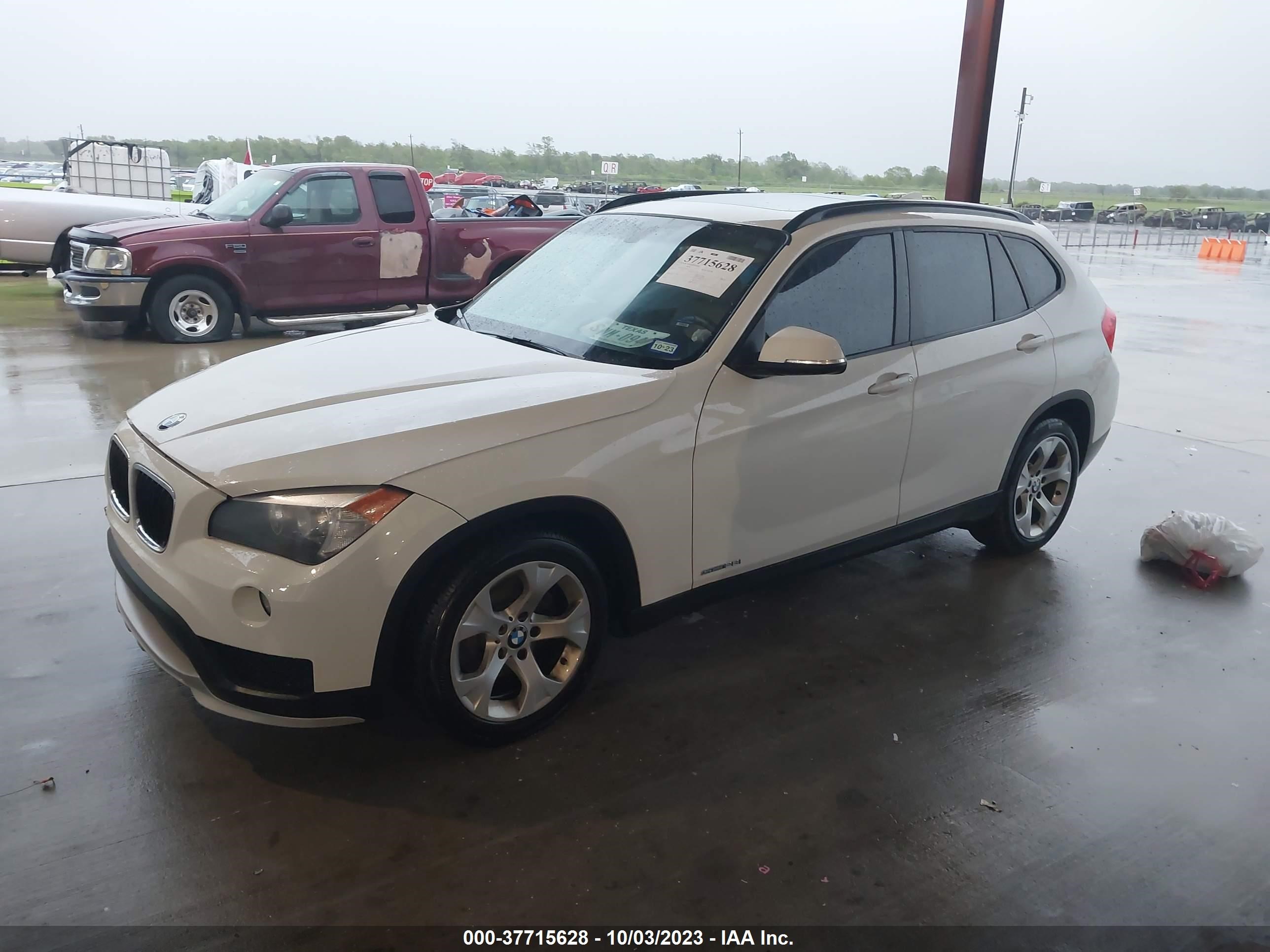 Photo 1 VIN: WBAVM1C59FV497758 - BMW X1 