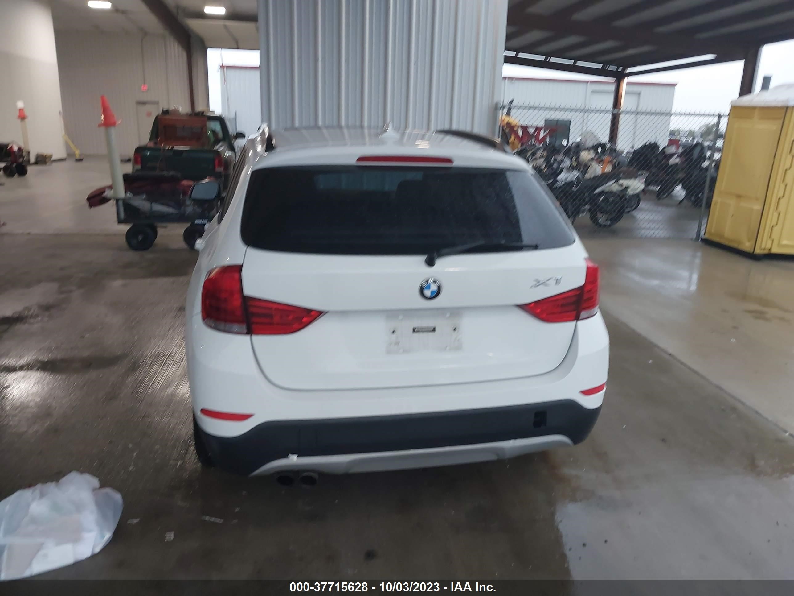 Photo 15 VIN: WBAVM1C59FV497758 - BMW X1 