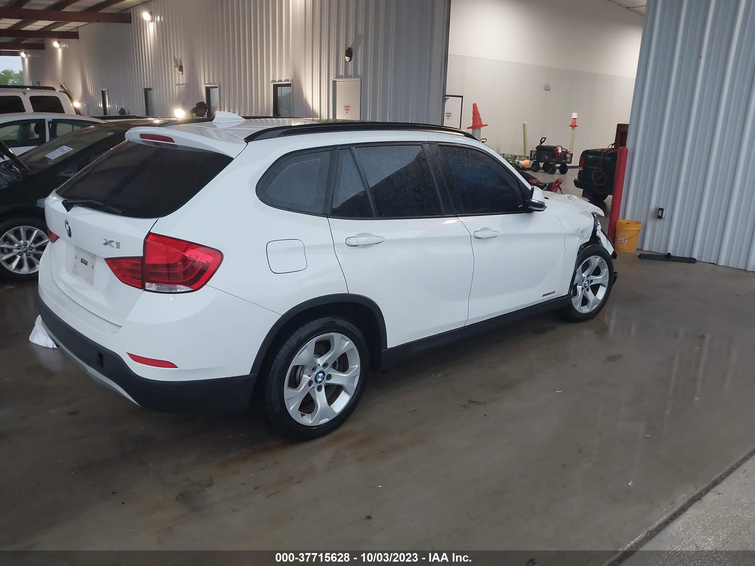 Photo 3 VIN: WBAVM1C59FV497758 - BMW X1 