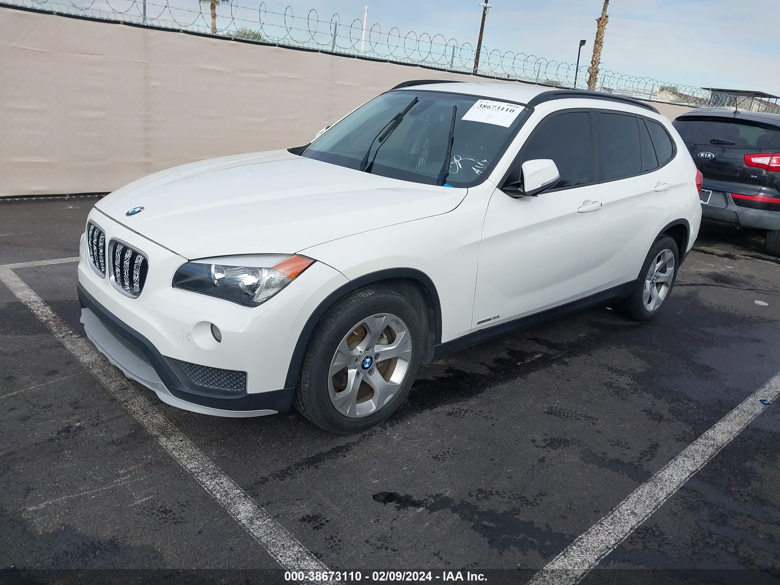 Photo 1 VIN: WBAVM1C59FVW57881 - BMW X1 