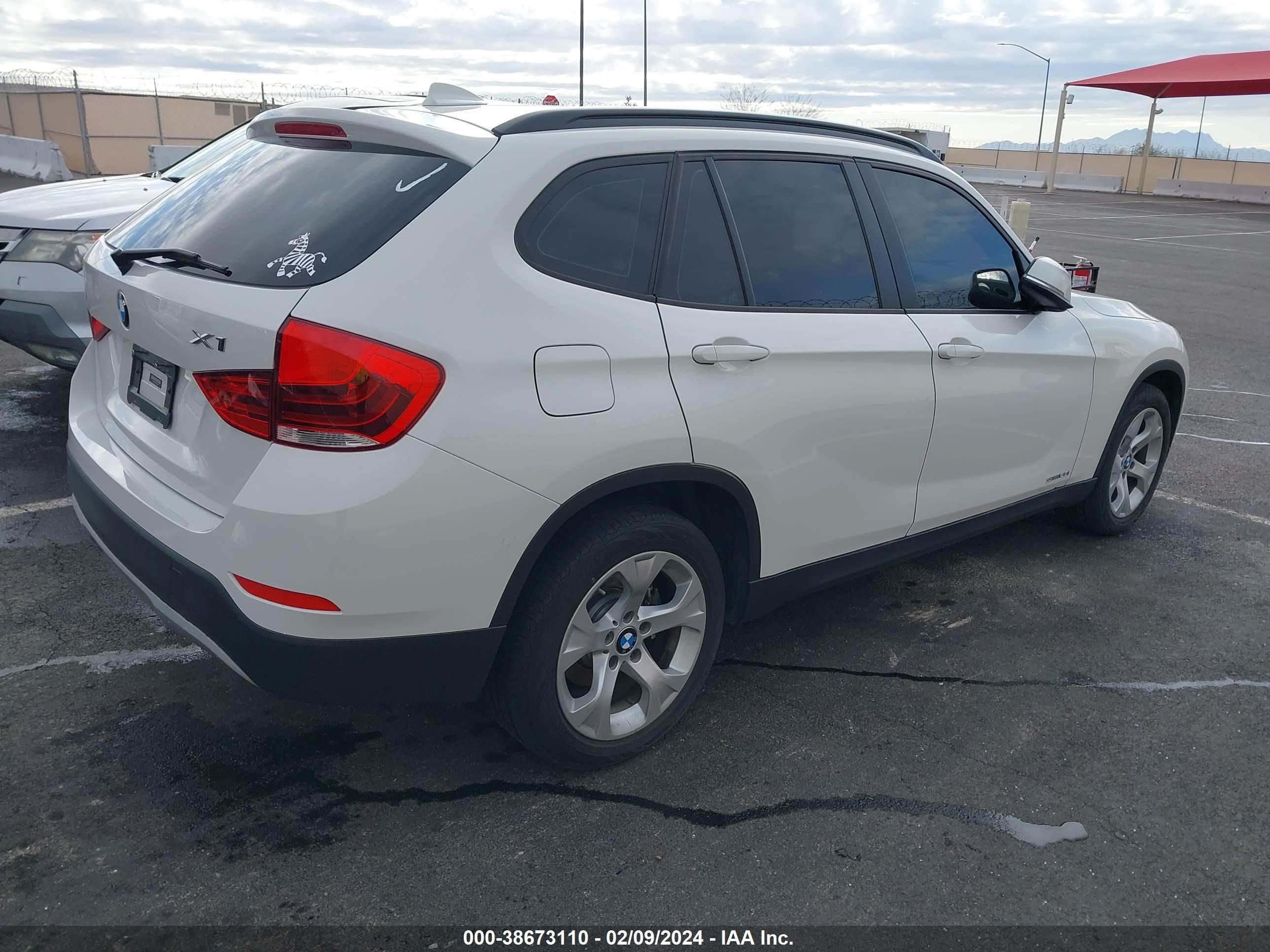 Photo 3 VIN: WBAVM1C59FVW57881 - BMW X1 