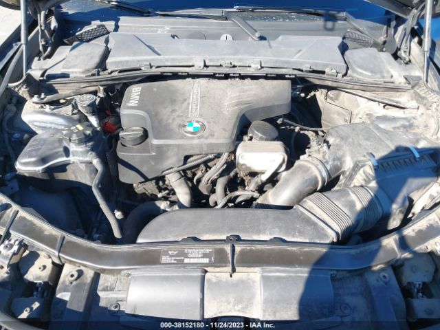 Photo 9 VIN: WBAVM1C5XFV314402 - BMW X1 