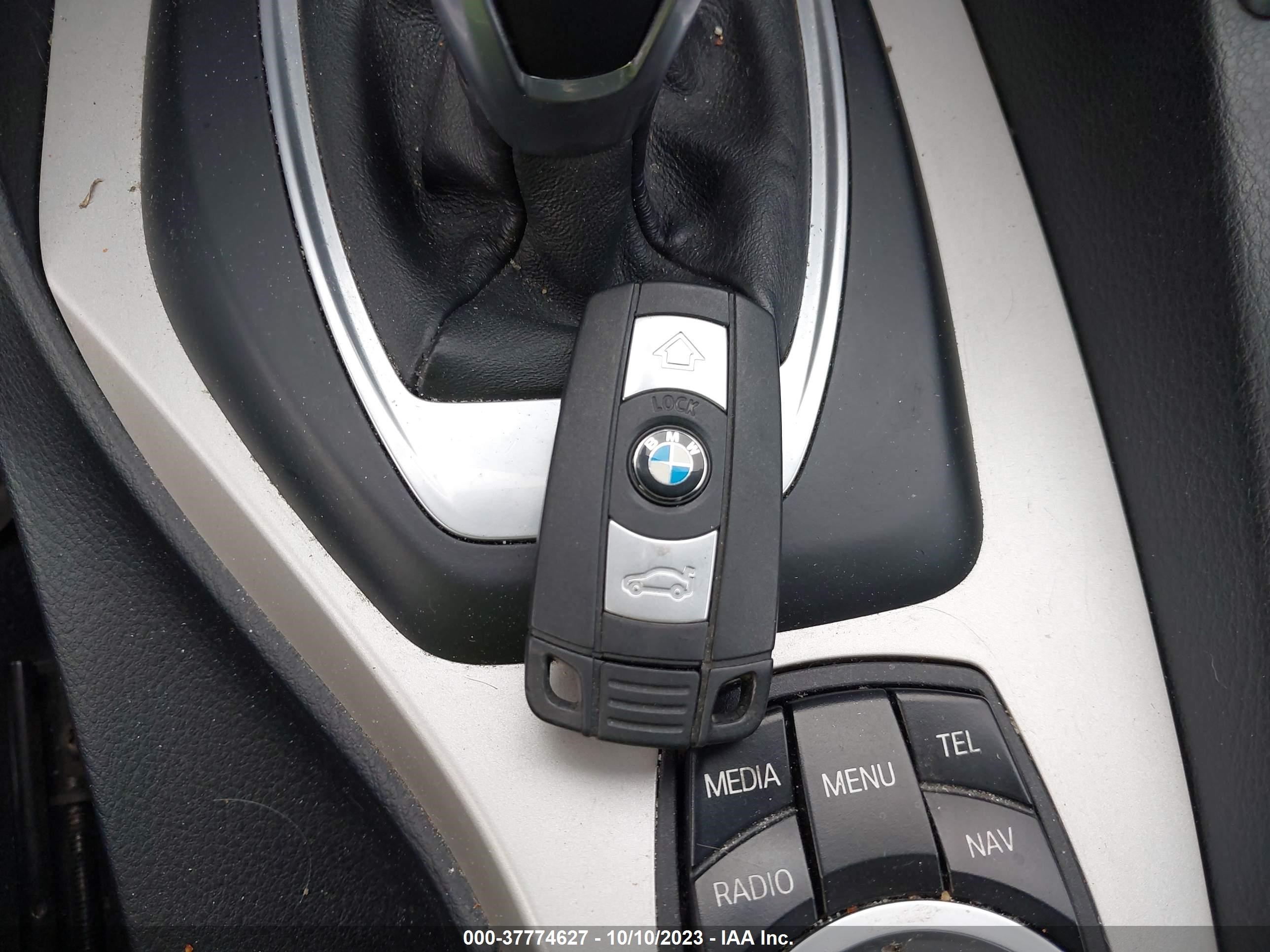 Photo 10 VIN: WBAVM1C5XFV317056 - BMW X1 