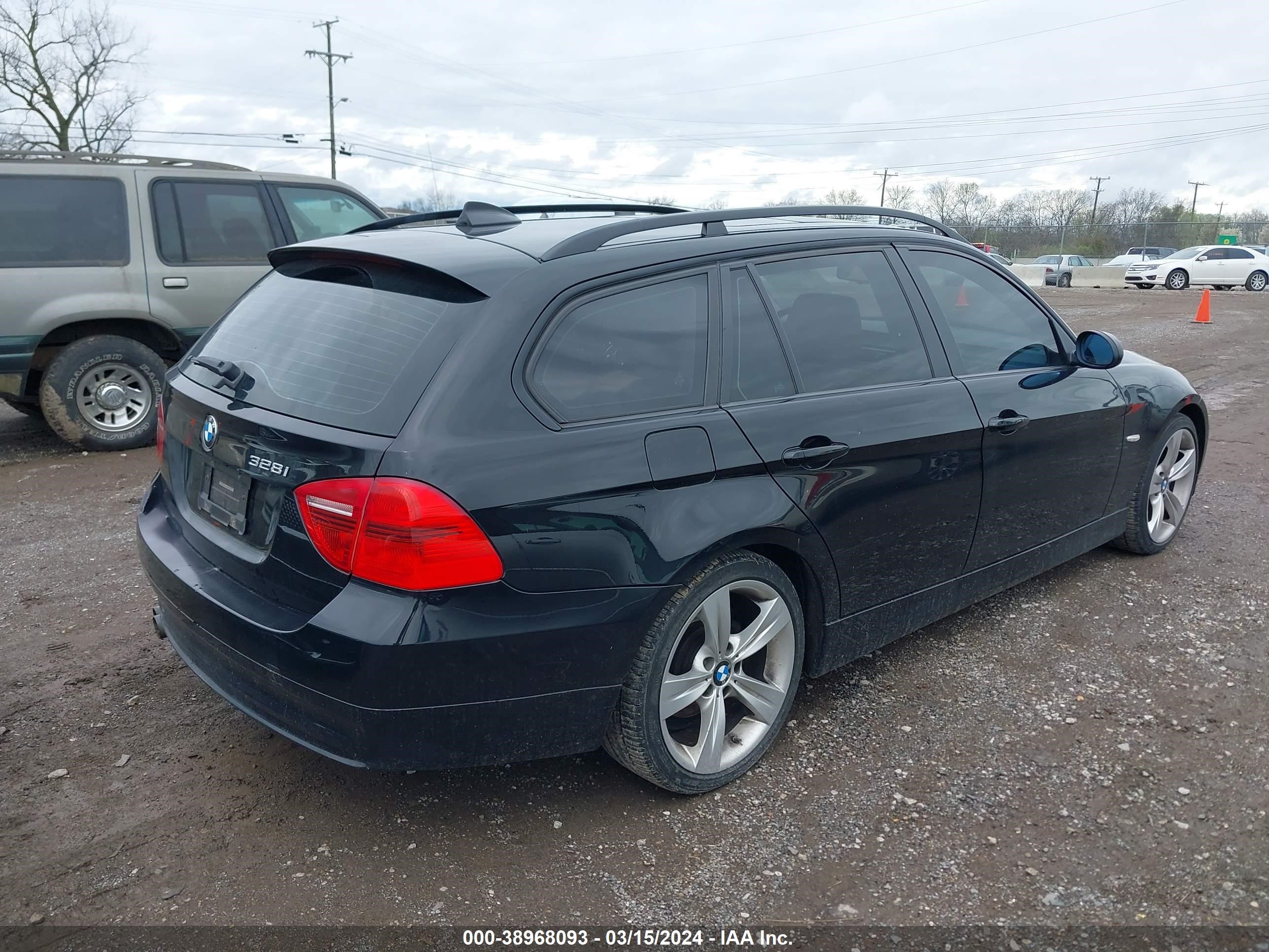 Photo 3 VIN: WBAVS13557FX15440 - BMW 3ER 