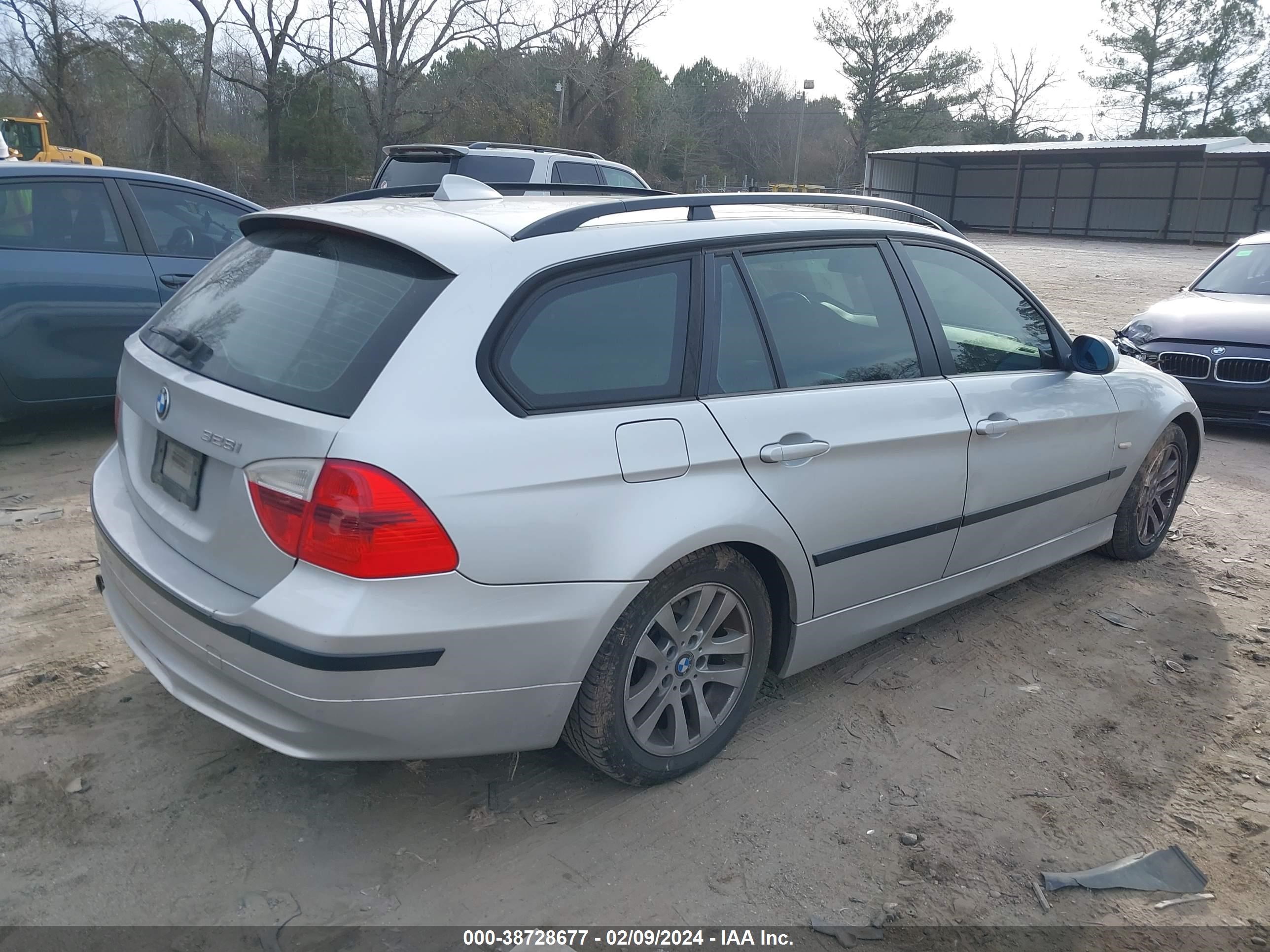 Photo 3 VIN: WBAVS13577FX16461 - BMW 3ER 