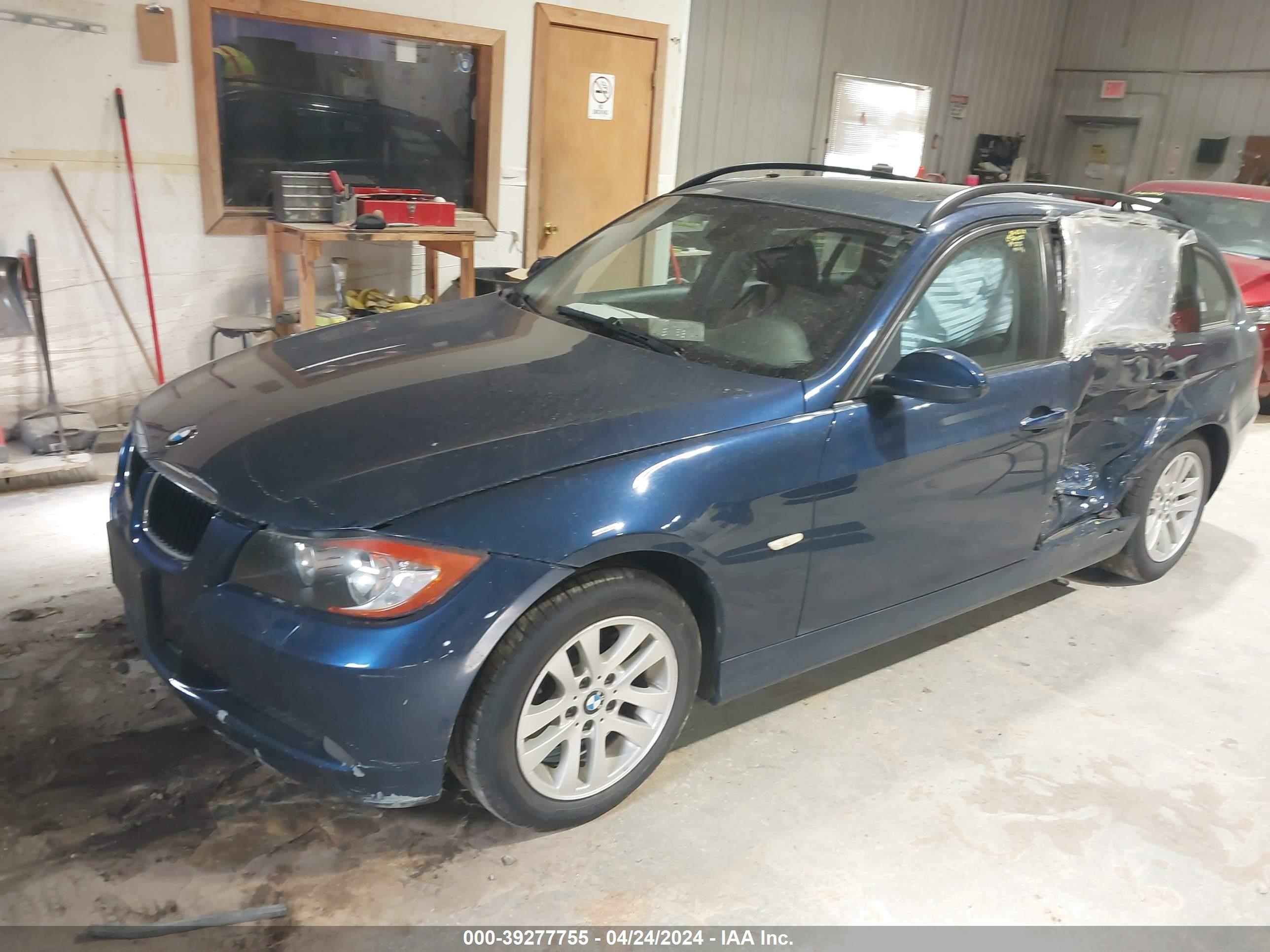 Photo 1 VIN: WBAVT13516KW23535 - BMW 3ER 