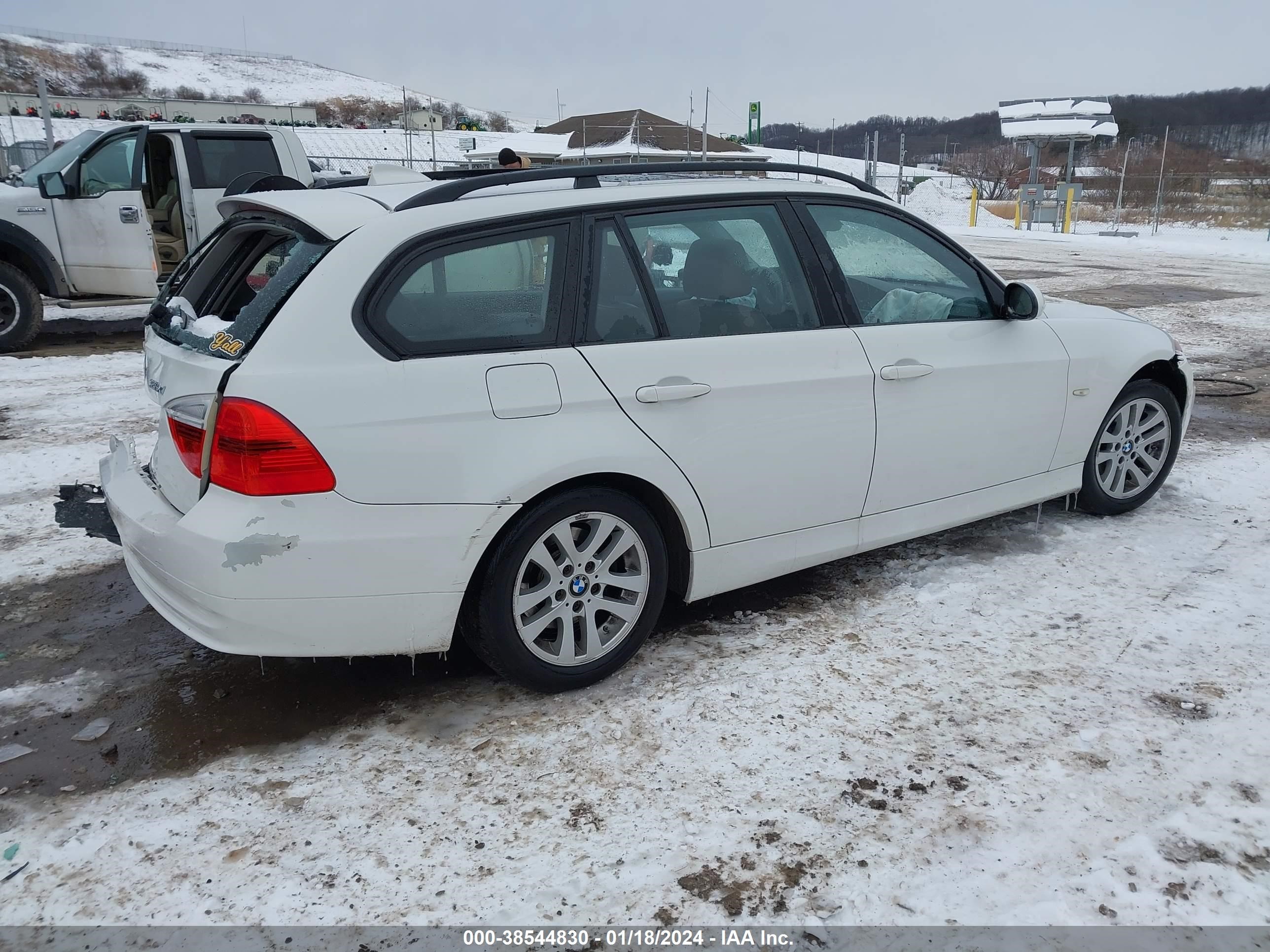 Photo 3 VIN: WBAVT735X7FV29280 - BMW 3ER 