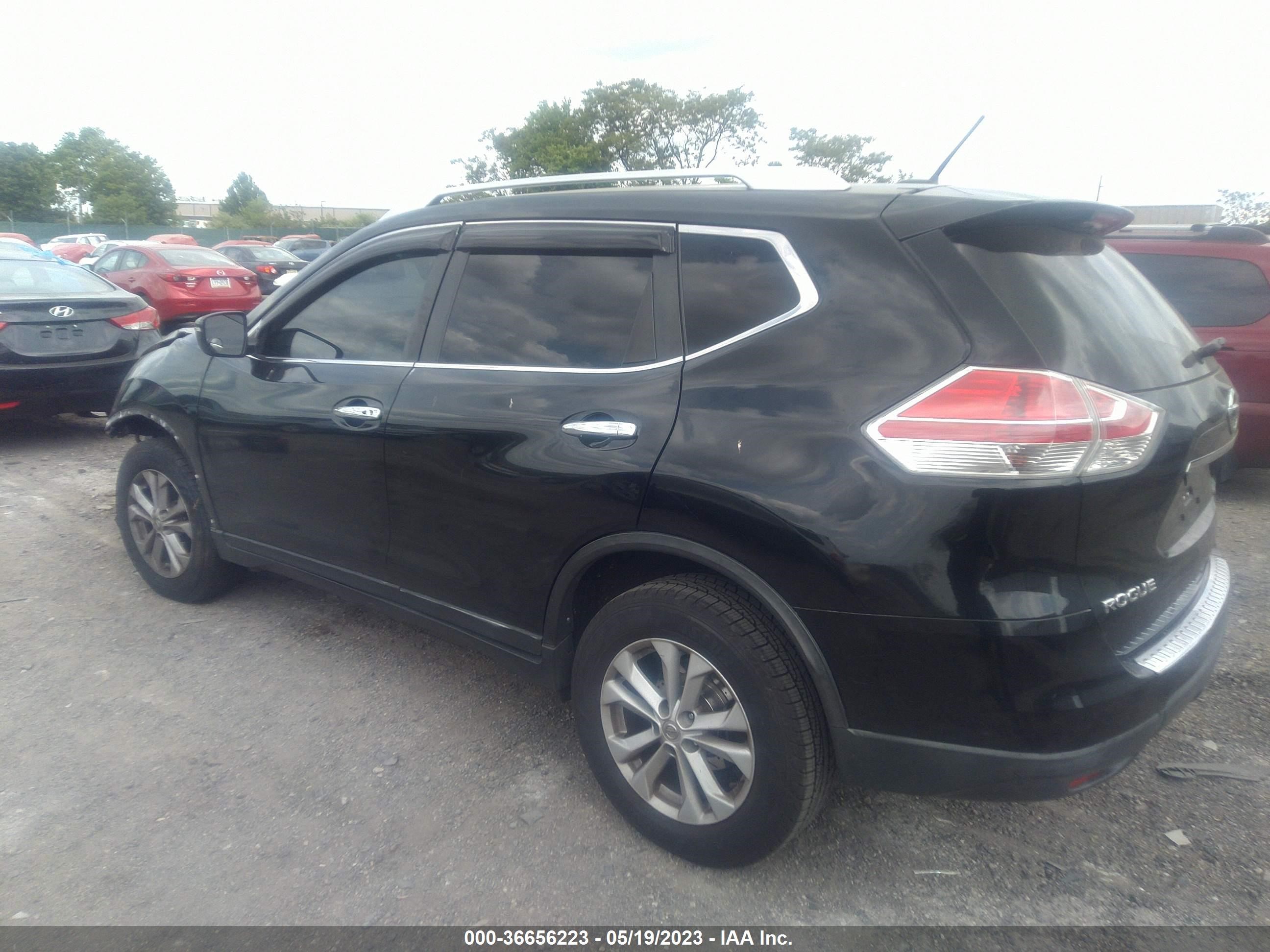 Photo 2 VIN: WBAVU52080A131561 - NISSAN ROGUE 