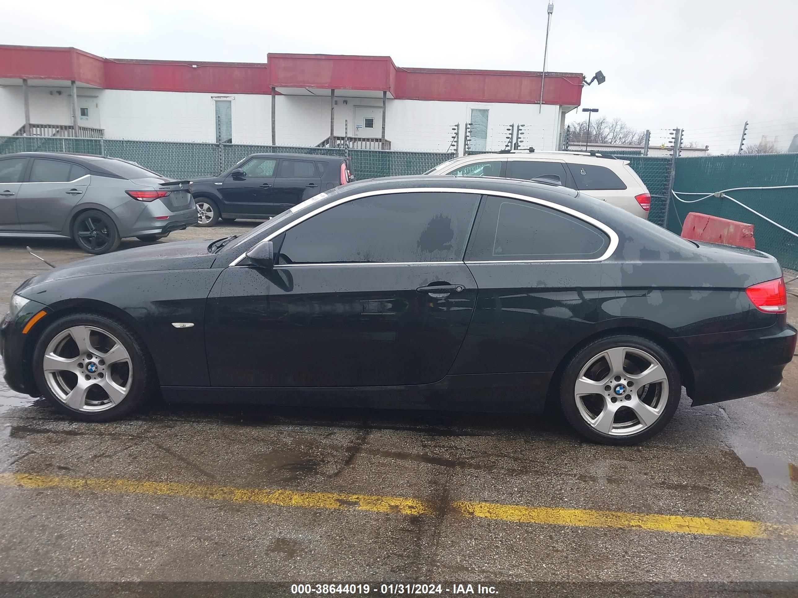 Photo 13 VIN: WBAWB33588P132792 - BMW 3ER 