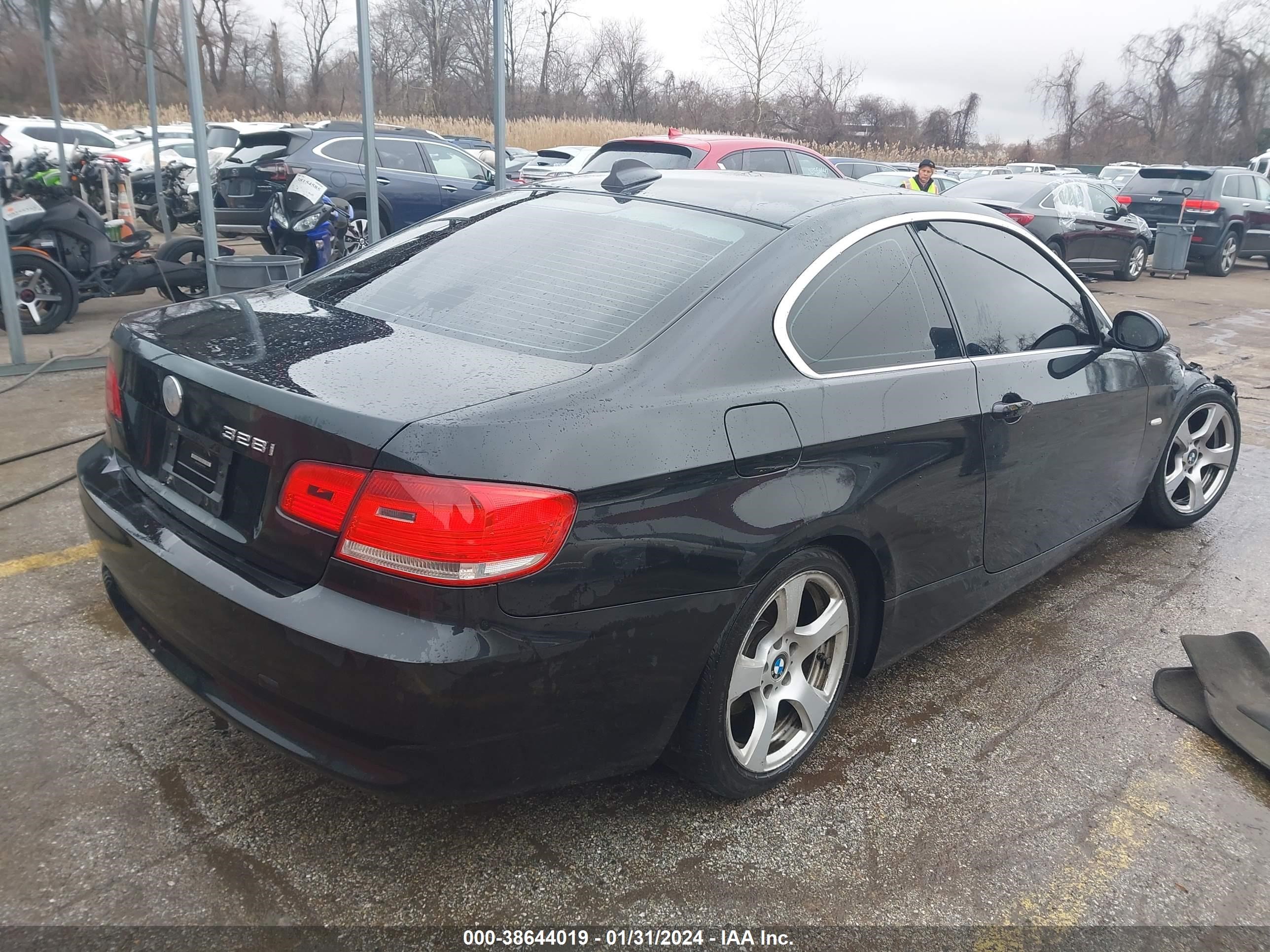 Photo 3 VIN: WBAWB33588P132792 - BMW 3ER 