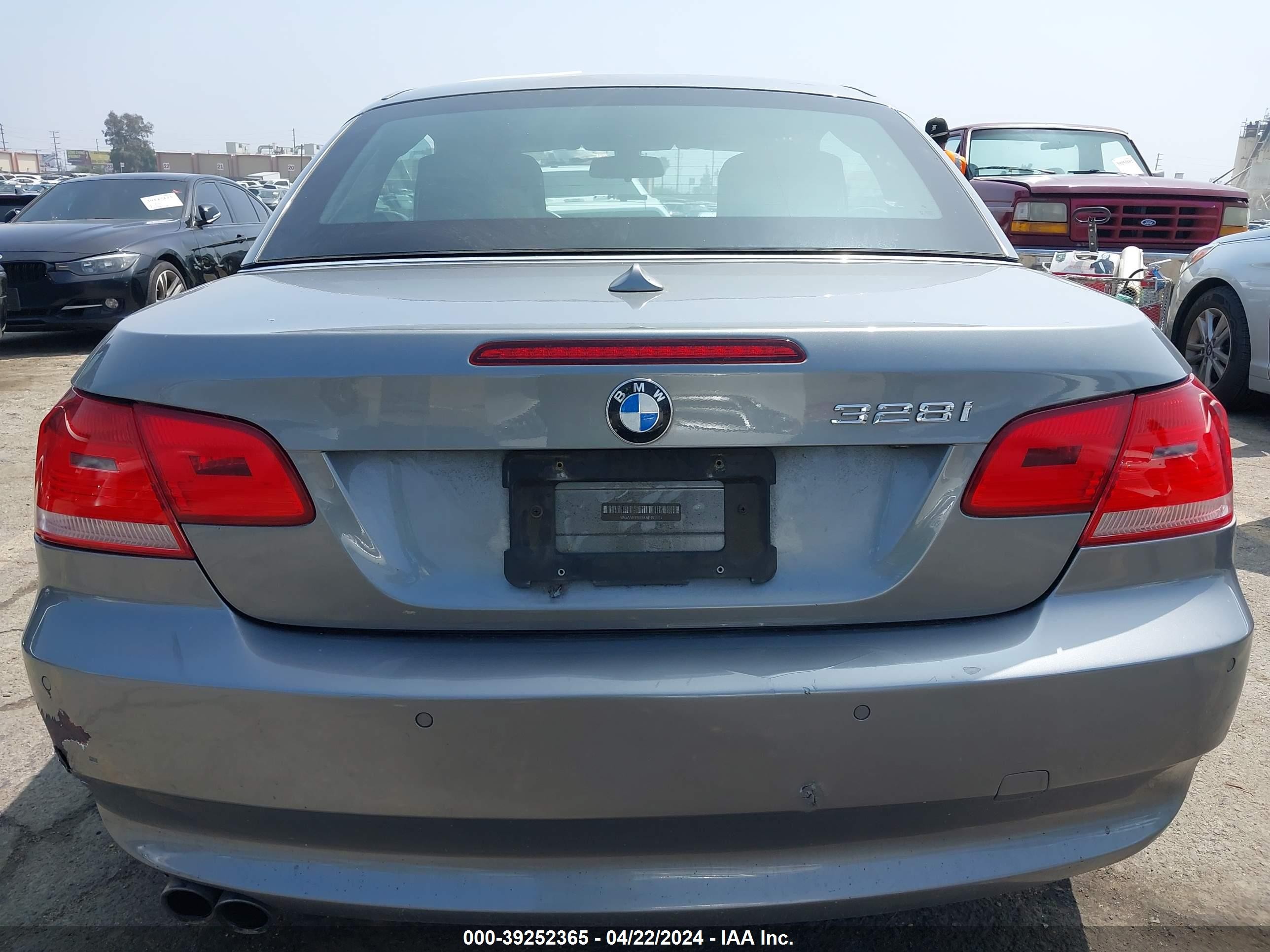 Photo 15 VIN: WBAWR33568P151594 - BMW 3ER 