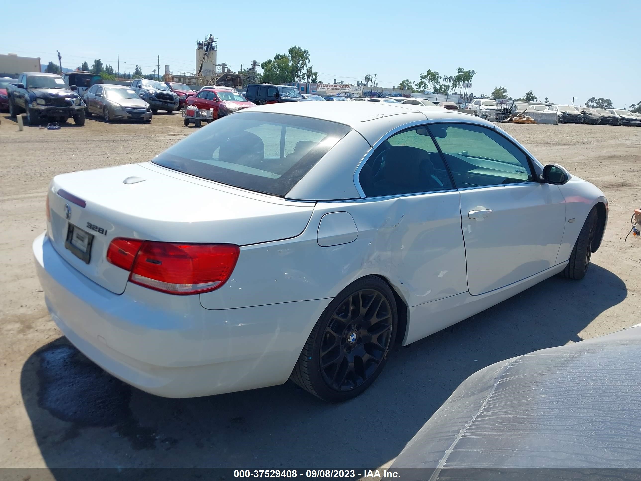 Photo 3 VIN: WBAWR335X8P154384 - BMW 3ER 