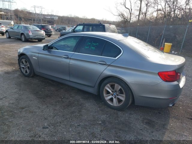 Photo 2 VIN: WBAXG5C50CDY29417 - BMW 528I 