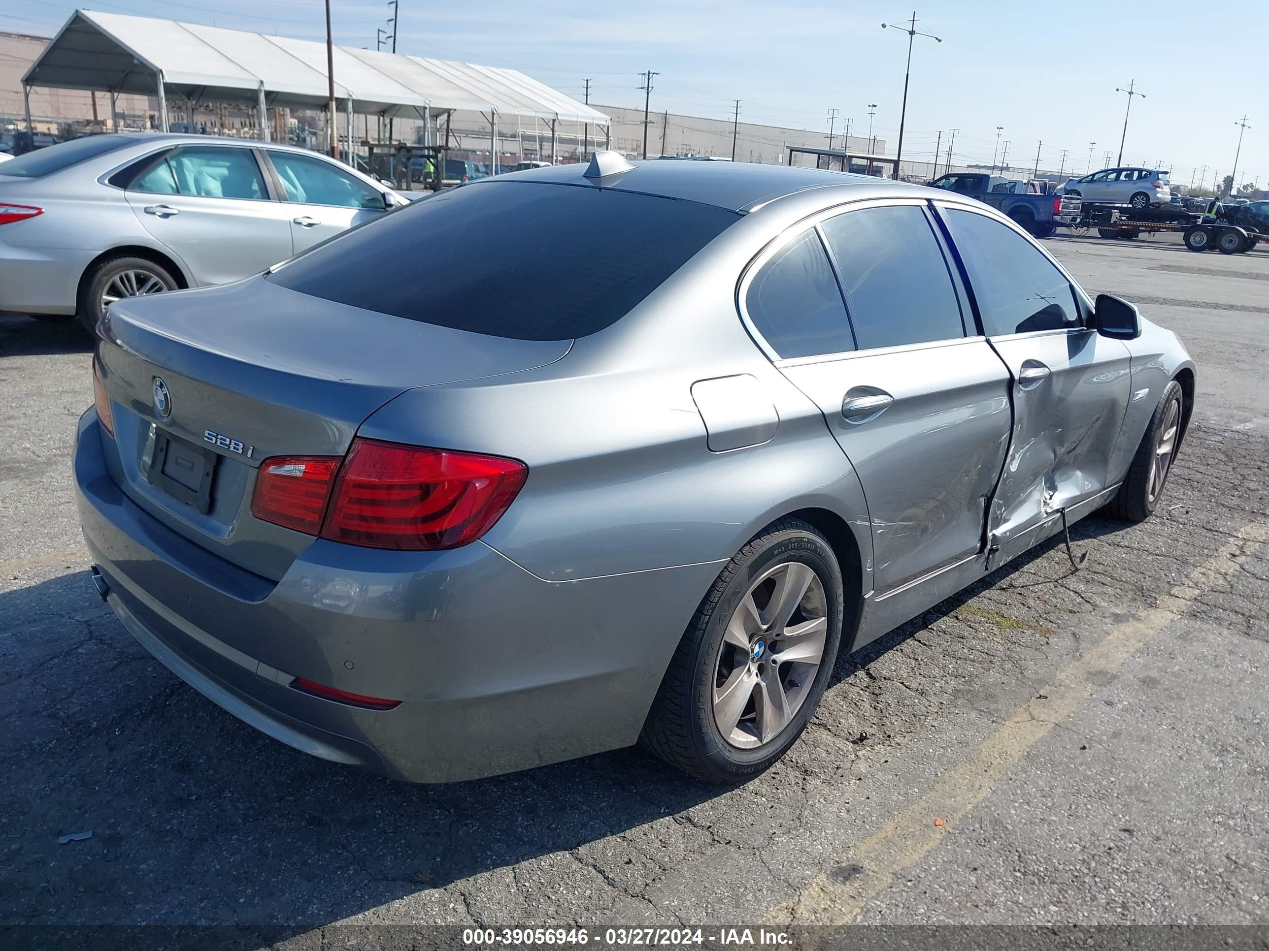 Photo 3 VIN: WBAXG5C50CDY30101 - BMW 5ER 