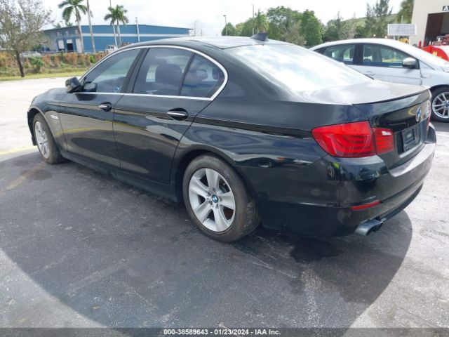 Photo 2 VIN: WBAXG5C51CDX03048 - BMW 528I 