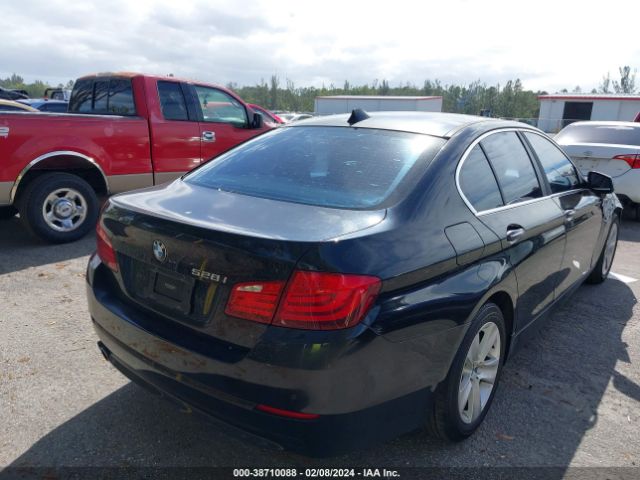 Photo 3 VIN: WBAXG5C53CDW92201 - BMW 528I 