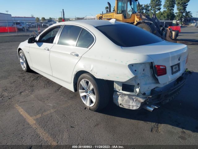 Photo 2 VIN: WBAXG5C54CDW24988 - BMW 528I 