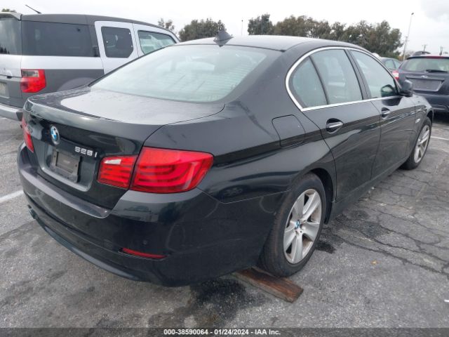 Photo 3 VIN: WBAXG5C54CDW66447 - BMW 528I 