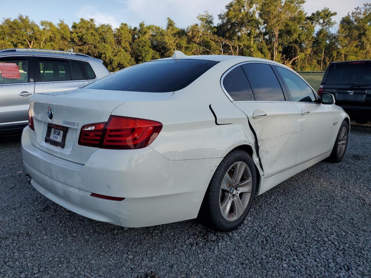 Photo 2 VIN: WBAXG5C54DDY30572 - BMW 528I 