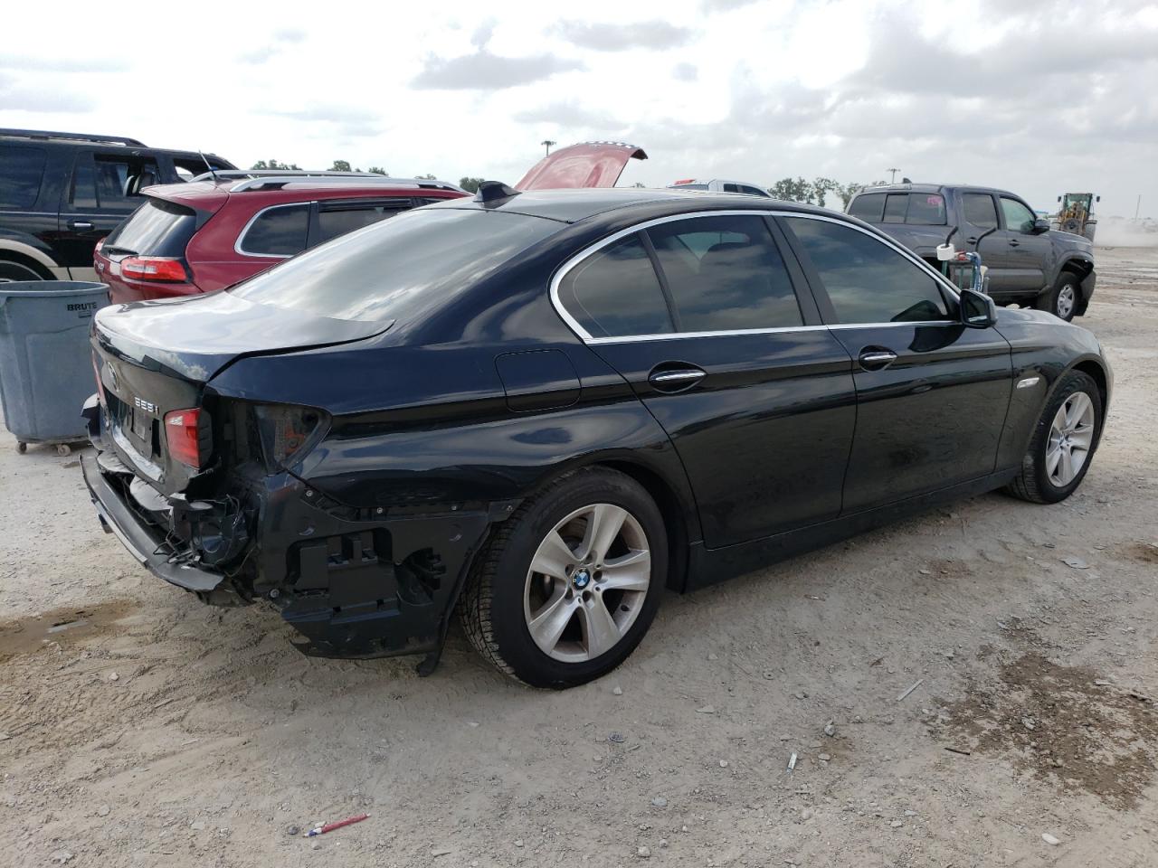 Photo 2 VIN: WBAXG5C5XCDW24414 - BMW 5 SERIES 