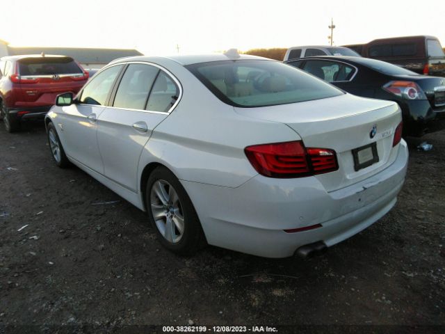 Photo 2 VIN: WBAXH5C51CDW07143 - BMW 528I 