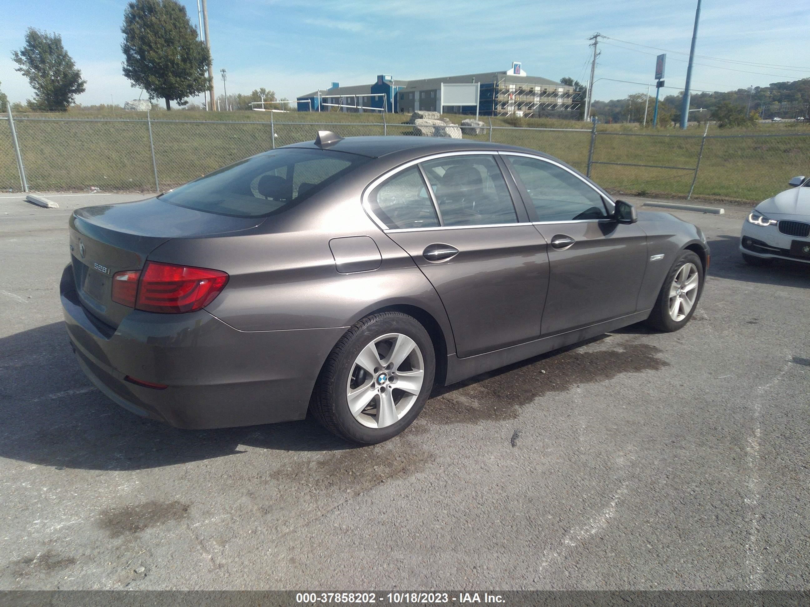 Photo 3 VIN: WBAXH5C52DD109955 - BMW 5ER 