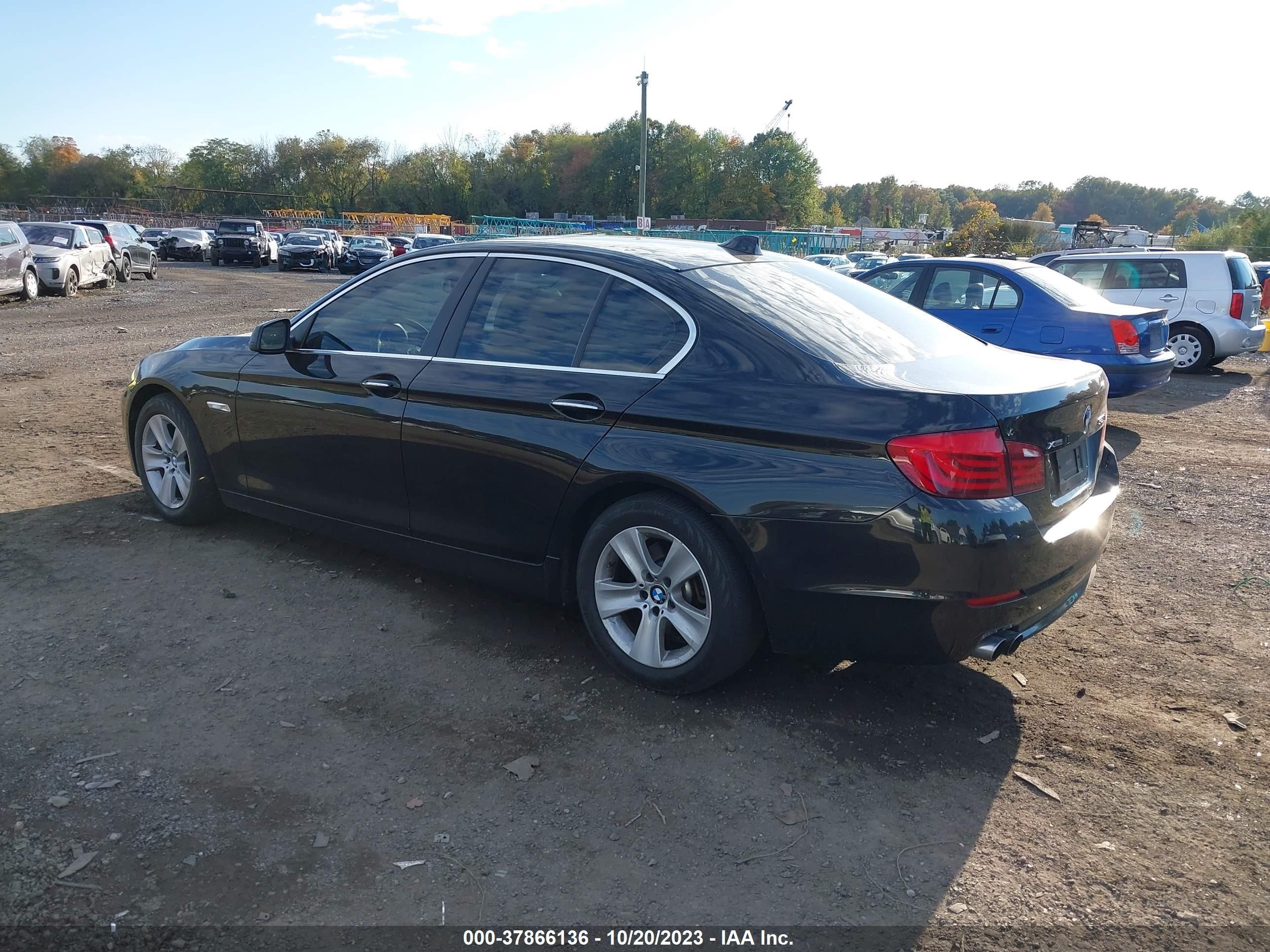 Photo 2 VIN: WBAXH5C52DD113178 - BMW 5 SERIES 