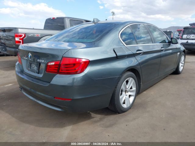 Photo 3 VIN: WBAXH5C57CDW03632 - BMW 528 