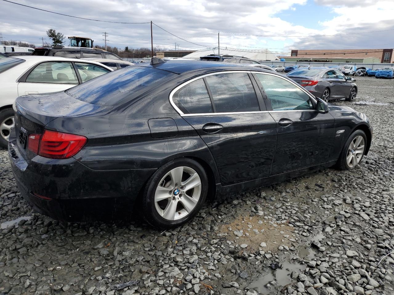 Photo 2 VIN: WBAXH5C57CDW10497 - BMW 528 