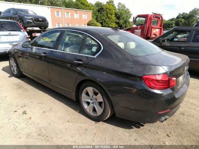 Photo 2 VIN: WBAXH5C58CDW05227 - BMW 5 SERIES 